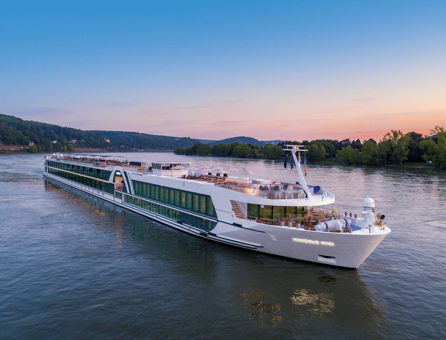 AMADEUS Riva Außenansicht BoCruise AMADEUS Riva Außenansicht