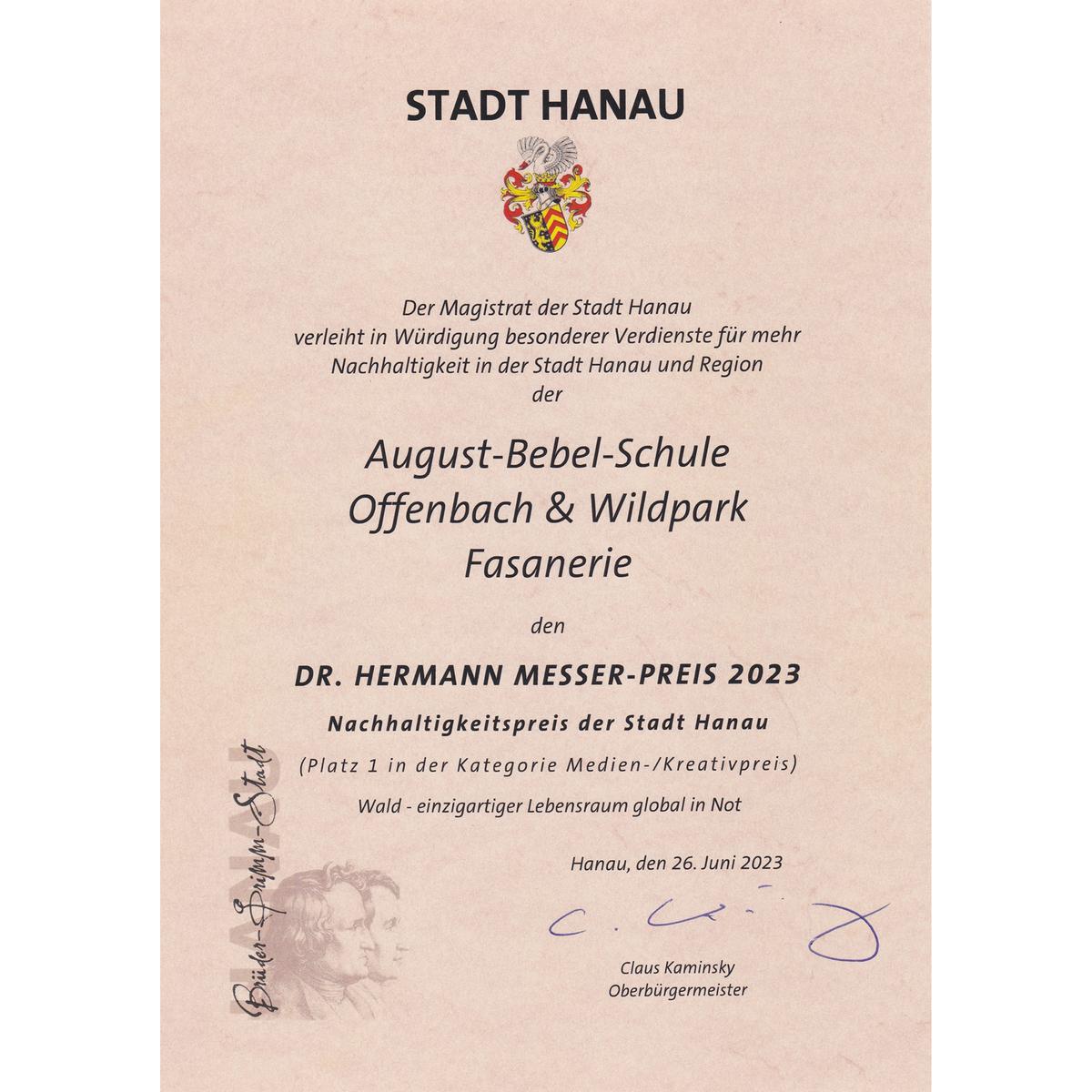 August-Bebel-Schule und Wildpark "Alte Fasanerie" freuen sich über ersten Platz bei der Verleihung des Nachhaltigkeitspreises der Stadt Hanau in der Kategorie Medien-/ Kreativpreis