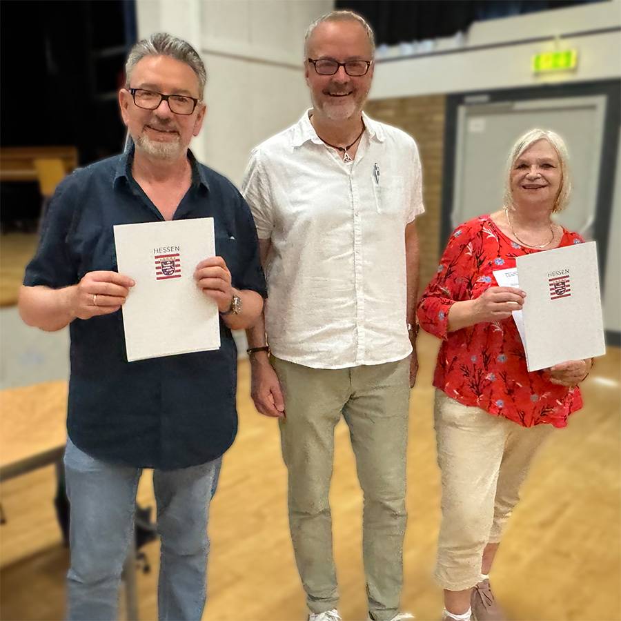 Schulleiter Luft gratuliert Rüdiger Thumann und Gabriele Ritschel
