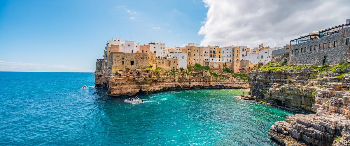 Blick auf eine Bucht an der italienischen Adria
