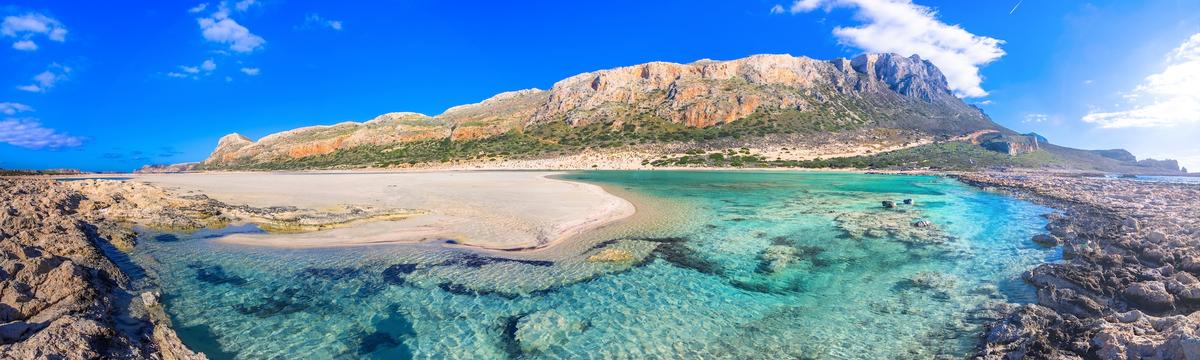 Strand mit klarem Wasser auf Kreta