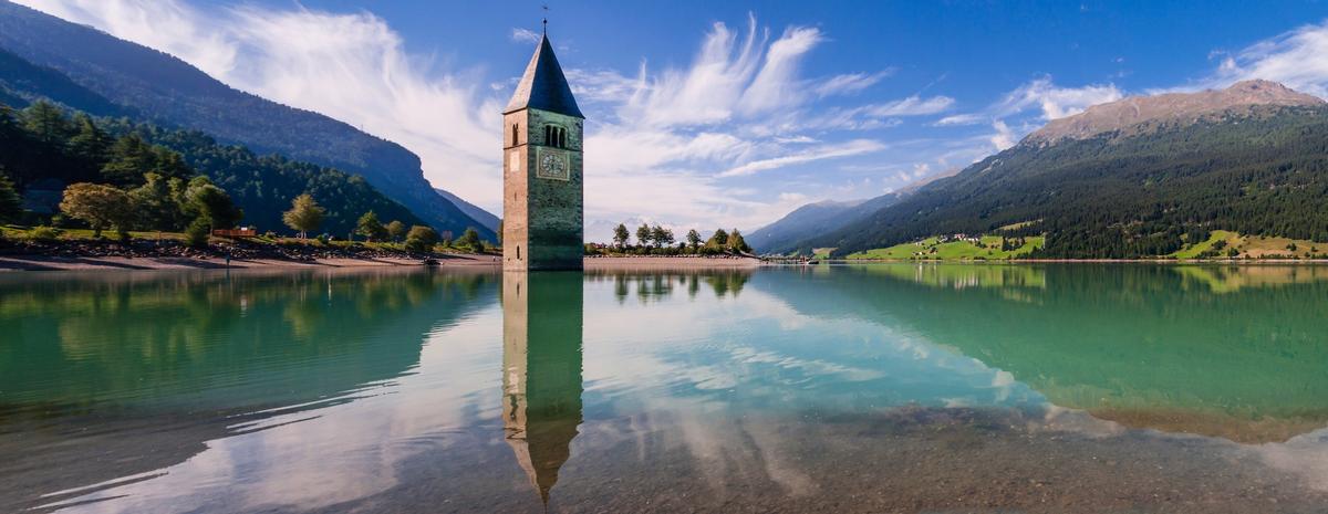 Kirchturm im Reschensee Italien