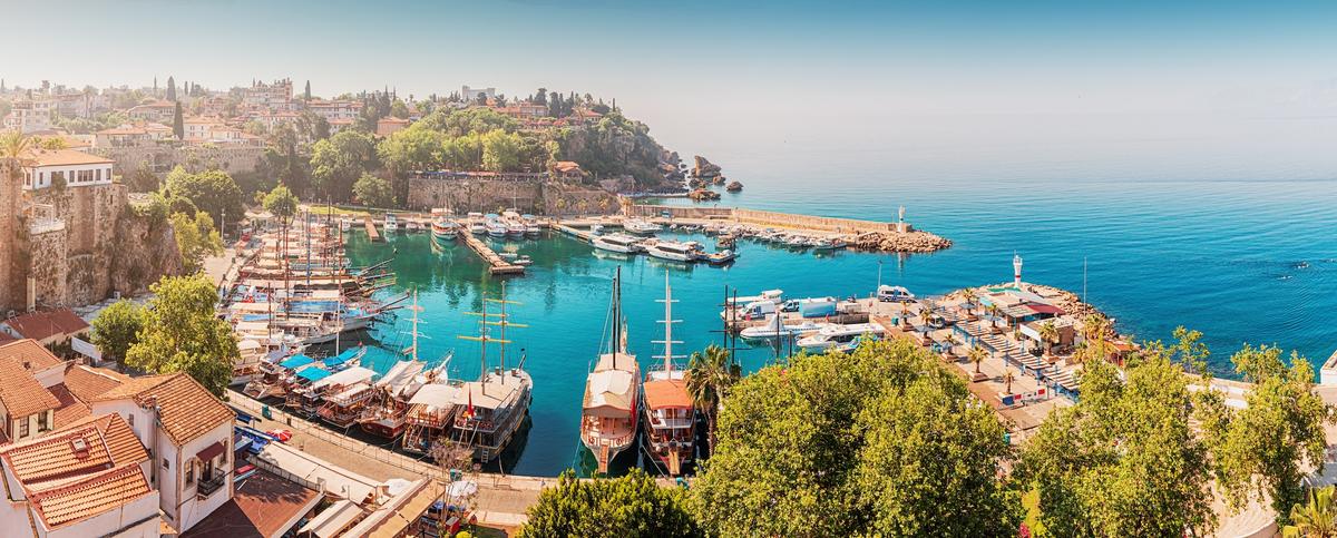 picturesque bay mit marina Hafen näheold town von Kaleici in Antalya