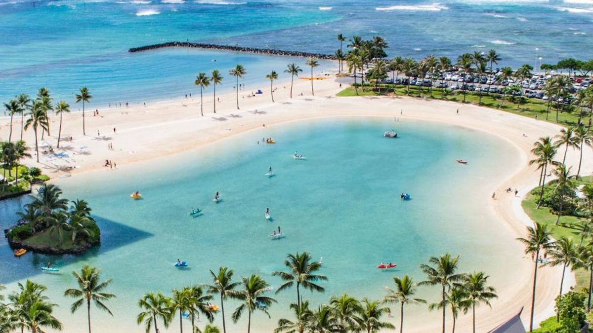 Traumurlaub buchen – Lagune mit Palmen