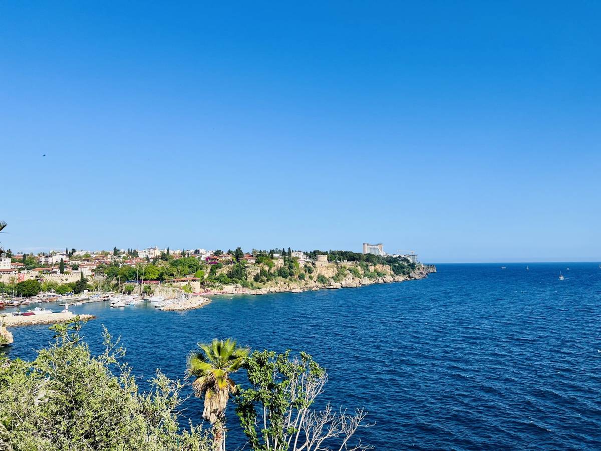 Side Side Urlaub – Antike Säulen, endloser Strand
