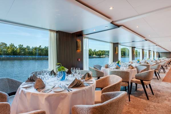 AMADEUS Imperial Panoramarestaurant BoCruise AMADEUS Imperial Panoramarestaurant