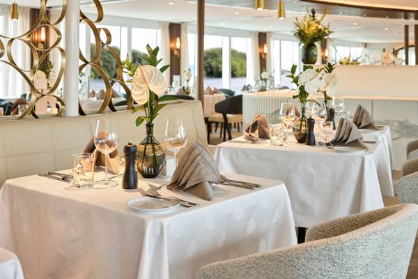 AMADEUS Nova Restaurant BoCruise AMADEUS Nova Restaurant