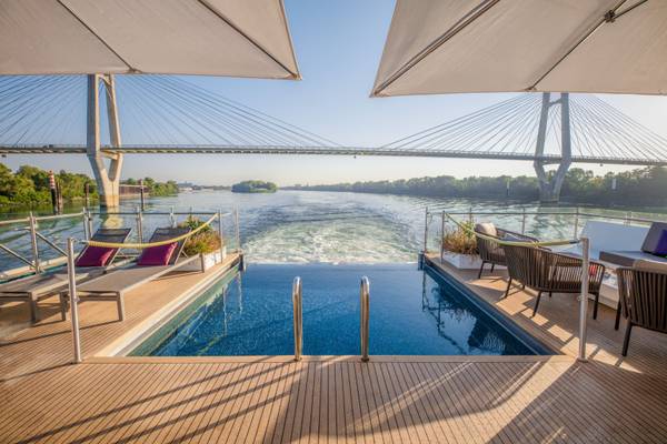 AMADEUS Provence Infinity-Pool BoCruise AMADEUS Provence Infinity-Pool