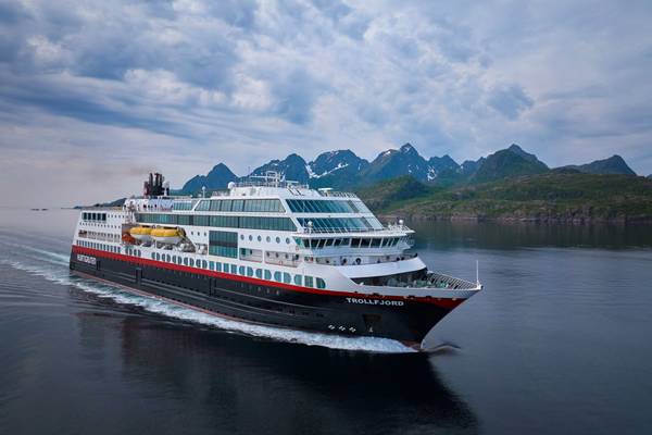 BoCruise HURTIGRUTEN MS Trollfjord Außenansicht