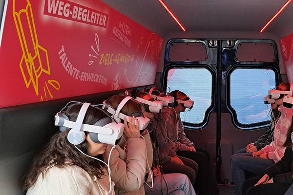 Werde Lehrer in Hessen - Zukunftsbus an August-Bebel-Schule Offenbach