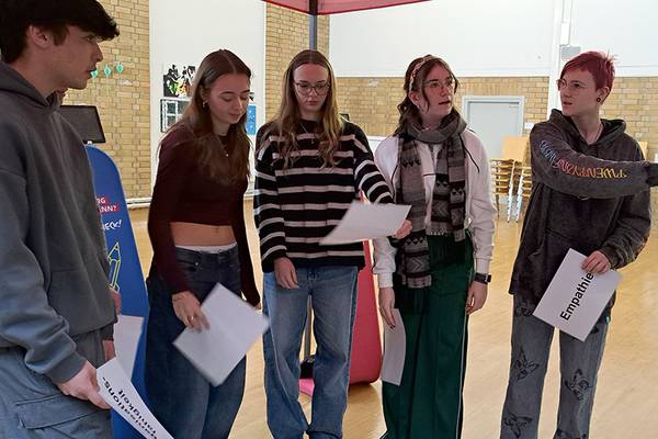 Werde Lehrer in Hessen - Zukunftsbus an August-Bebel-Schule Offenbach
