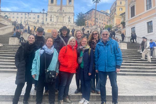 Religionslehrkräfte der ABS auf spanischer Treppe in Rom
