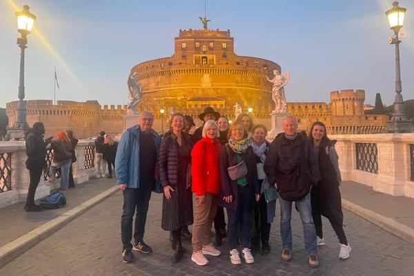 Romfahrt der Religionslehrkräfte der ABS Gruppenfoto der Lehrkräfte in Rom