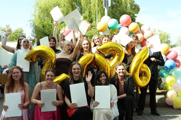 Feierliche Verabschiedung der Schülerinnen und Schüler des Beruflichen Gymnasiums 2026 Feierliche Verabschiedung der Schülerinnen und Schüler des Beruflichen Gymnasiums 2026