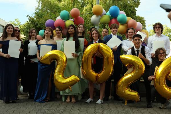 Feierliche Verabschiedung der Schülerinnen und Schüler des Beruflichen Gymnasiums 2026 Feierliche Verabschiedung der Schülerinnen und Schüler des Beruflichen Gymnasiums 2026
