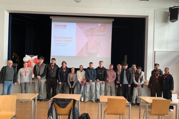 Schülerinnen und Schüler der August-Bebel-Schule organisieren erneut eine Aktion zur Typisierung für die DKMS Schülerinnen und Schüler der August-Bebel-Schule organisieren erneut eine Aktion zur Typisierung für die DKMS