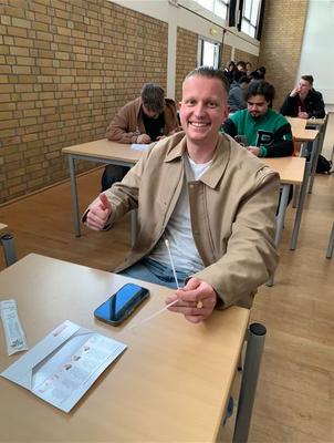 Schülerinnen und Schüler der August-Bebel-Schule organisieren erneut eine Aktion zur Typisierung für die DKMS Schülerinnen und Schüler der August-Bebel-Schule organisieren erneut eine Aktion zur Typisierung für die DKMS