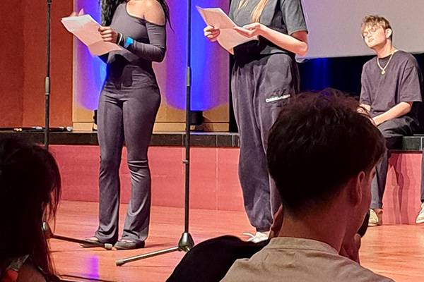 Schülerinnen und Schüler des Beruflichen Gymnasiums beteiligen sich bei Slam for Democracy Rhein-Main Schülerinnen und Schüler des Beruflichen Gymnasiums beteiligen sich bei Slam for Democracy Rhein-Main