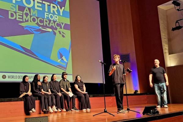 Schülerinnen und Schüler des Beruflichen Gymnasiums beteiligen sich bei Slam for Democracy Rhein-Main