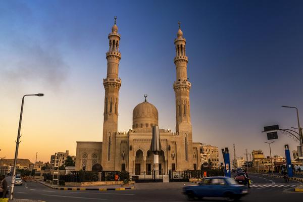 Abdulmoneim Riadh Mosque zum Sonnenuntergang in El Dahar Hurghada