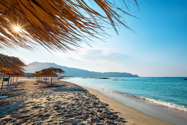 Elafonisi Sandstrand Kreta mit Sonnenliegen