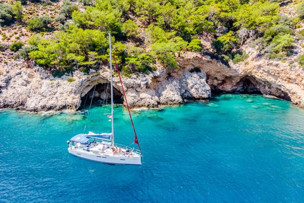 Boot in Bucht in der Türkei