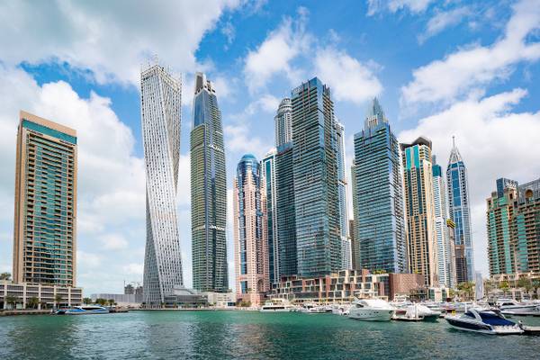 Testimonial Blick auf die Dubai Skyline vom Wasser aus
