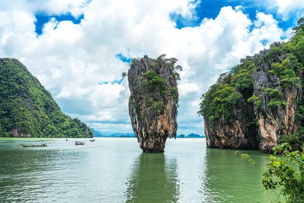 Testimonial Limestone Fels in einer Bucht in Thailand
